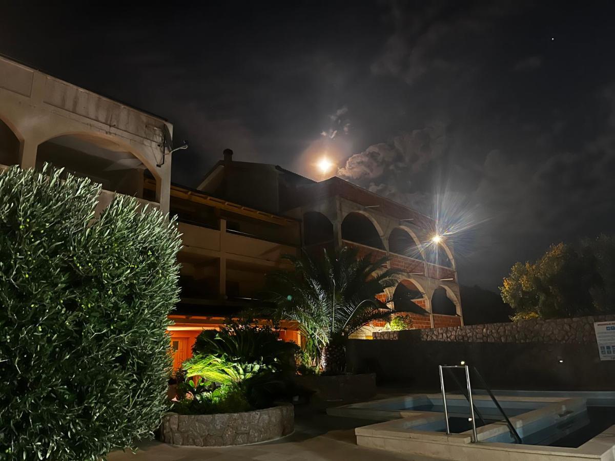 Apartments Rukelj Karlobag Zewnętrze zdjęcie
