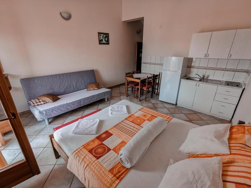 Apartments Rukelj Karlobag Zewnętrze zdjęcie