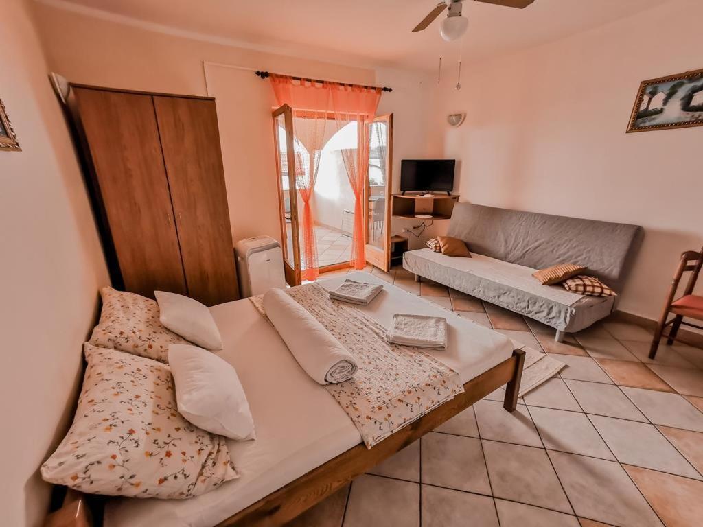 Apartments Rukelj Karlobag Zewnętrze zdjęcie