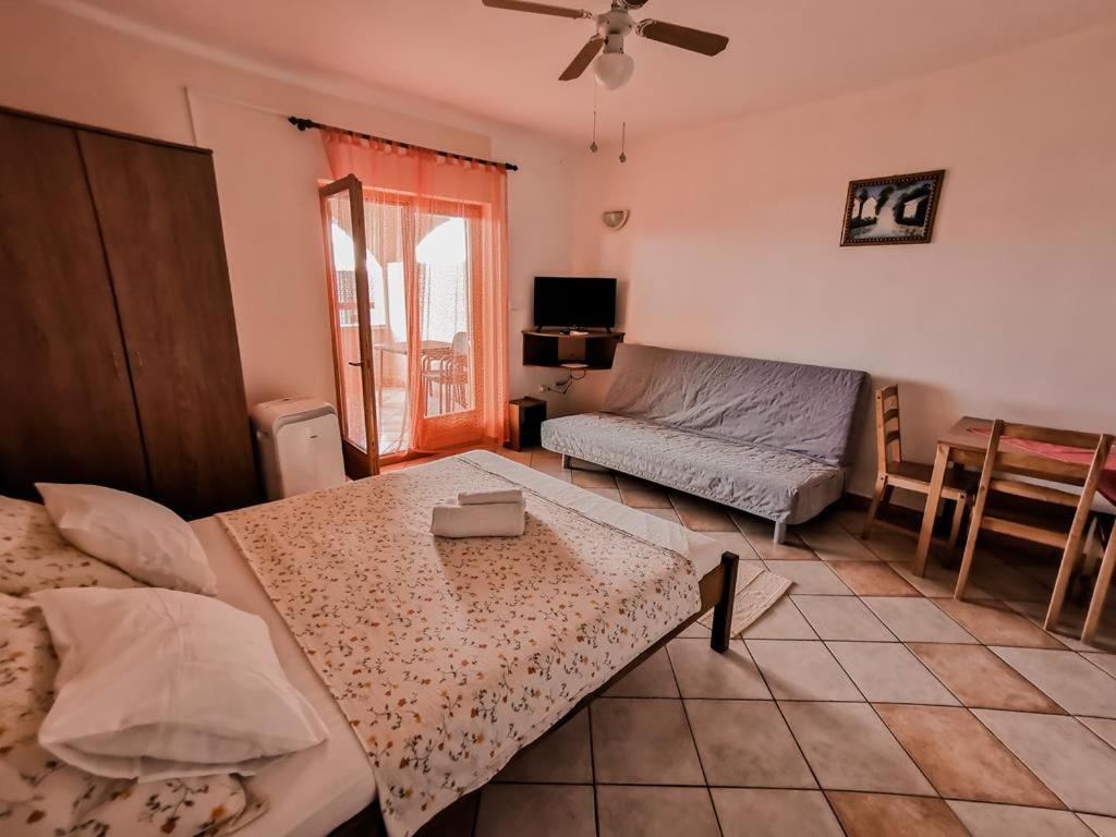 Apartments Rukelj Karlobag Zewnętrze zdjęcie