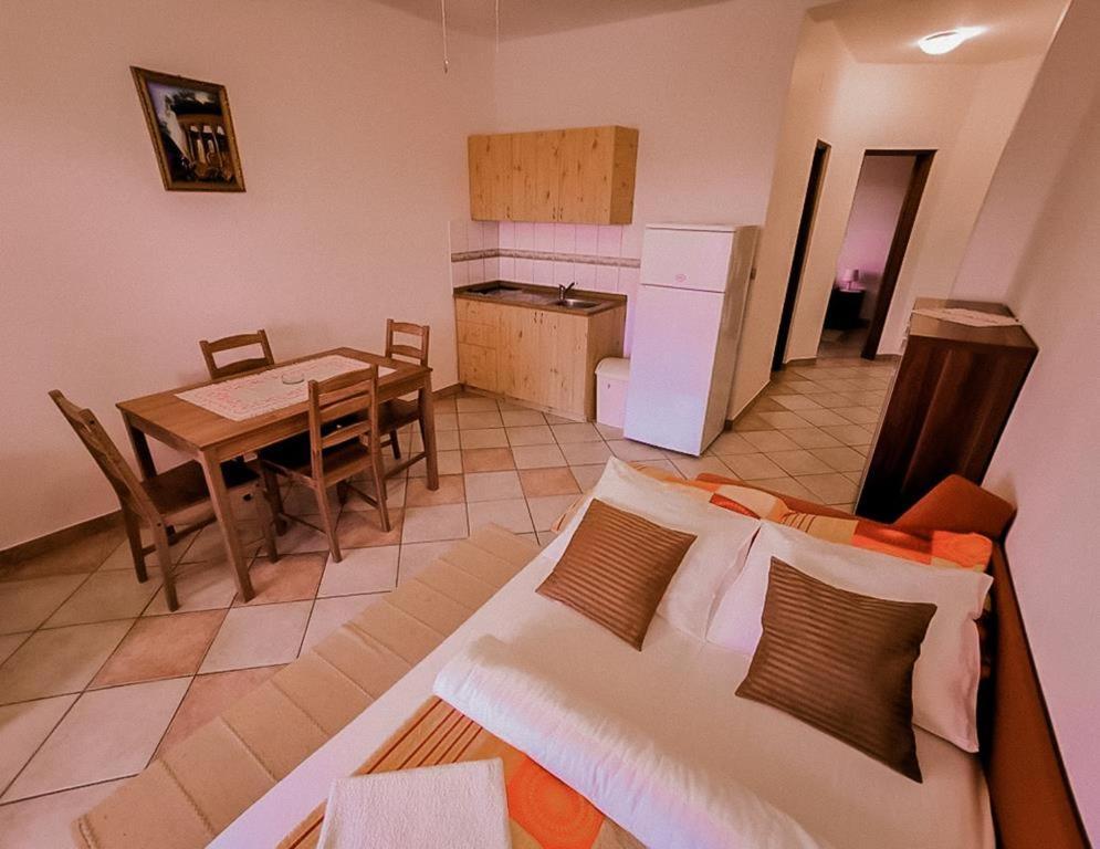 Apartments Rukelj Karlobag Zewnętrze zdjęcie