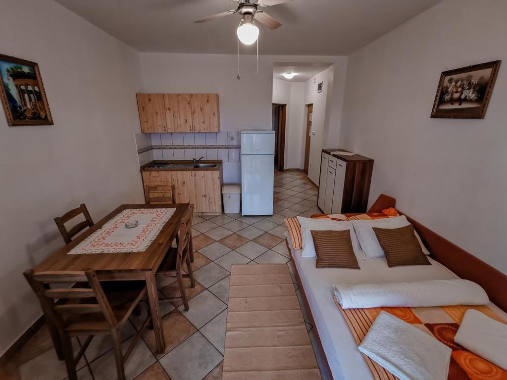 Apartments Rukelj Karlobag Zewnętrze zdjęcie