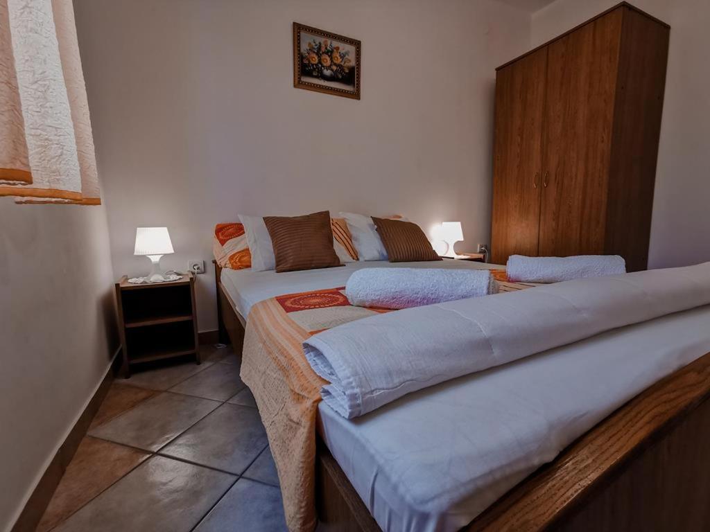 Apartments Rukelj Karlobag Zewnętrze zdjęcie