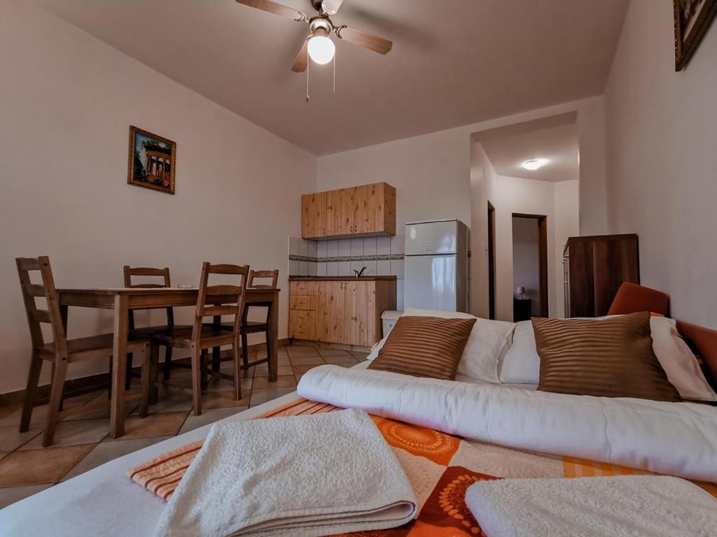 Apartments Rukelj Karlobag Zewnętrze zdjęcie