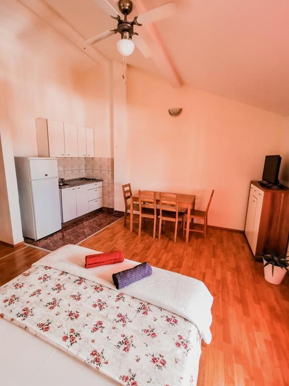 Apartments Rukelj Karlobag Zewnętrze zdjęcie